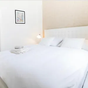 https://romantic-apartment-petra.praguehotelsweb.com