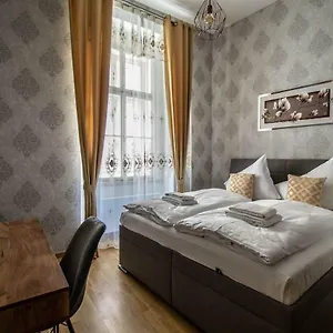 https://design-3bdr-apartment-in-residence-free-parking.praguehotelsweb.com